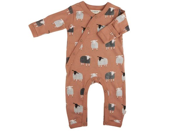 PIGEON Baby Strampler Kimono Romper maronenbraun mit Alloverdruck Schafe