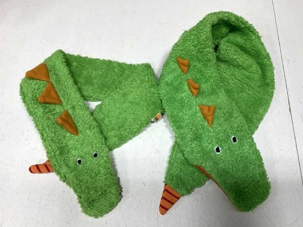 Babs Mommertz Steckschal Drache hellgrün
